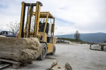 Уникална надгробна плоча откриха в Хераклея Синтика