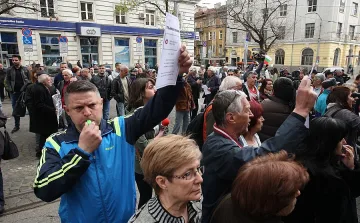 КЕВР отложи брадвата за 7 април
