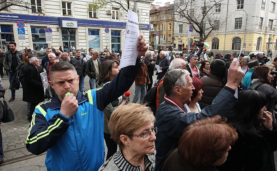 КЕВР отложи брадвата за 7 април