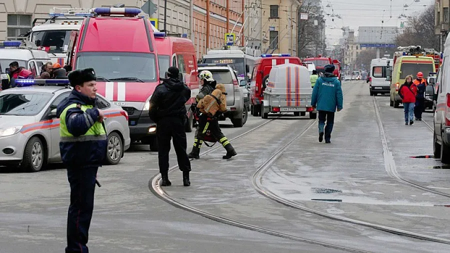 Възобновиха частично работата на метрото в Санкт Петербург