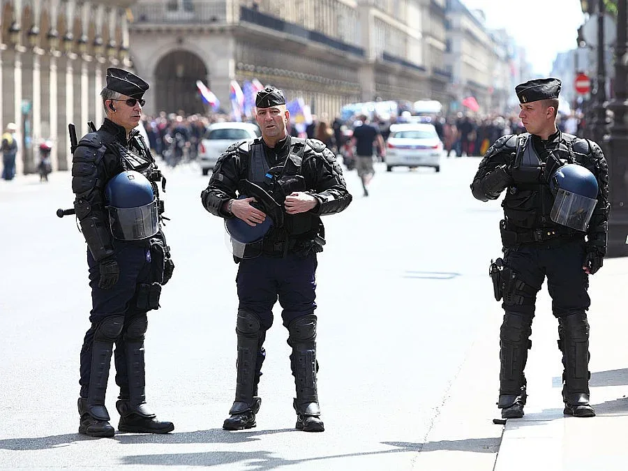 Франция затяга сигурността в транспорта