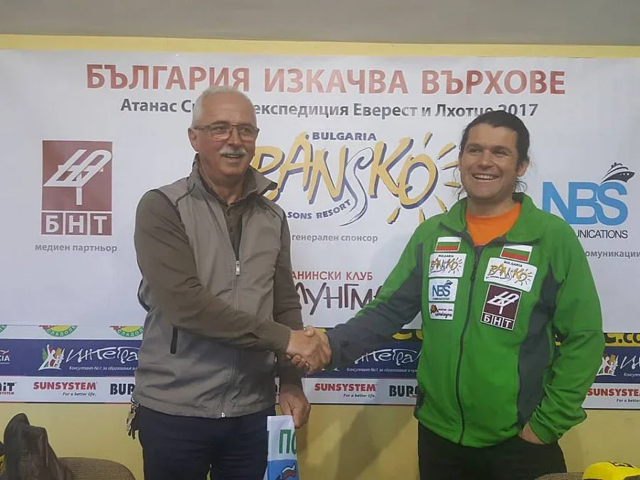 Скатов атакува Лхотце и Еверест за 24 часа