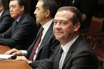 Медведев пусна данъчна длекларация