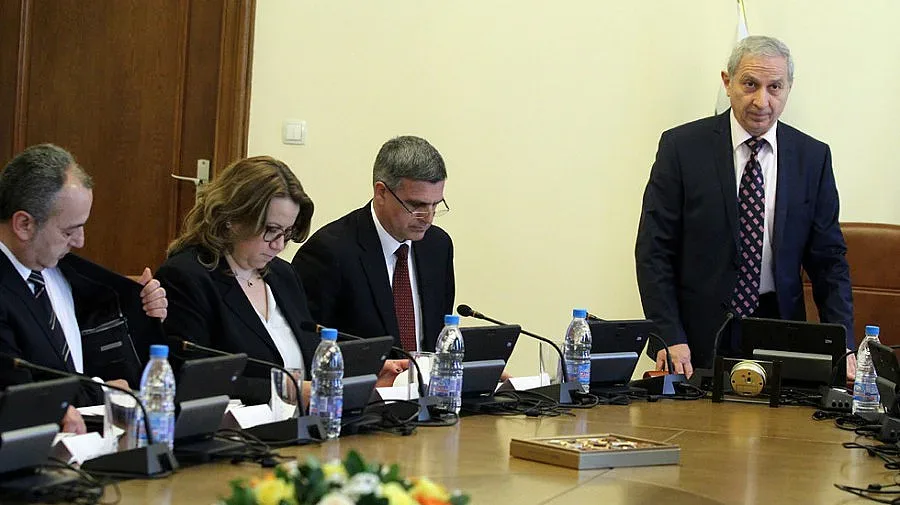 Свикват извънредно правителството по искане на Радев