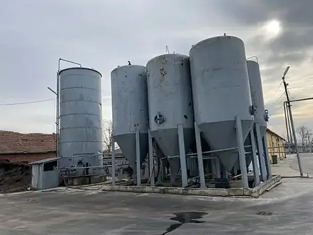 Разпродават завод за олио. Желаещи няма