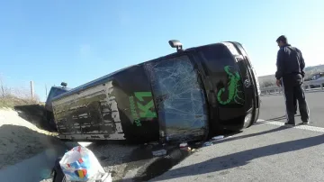 Микробус с румънци се обърна на АМ „Струма”