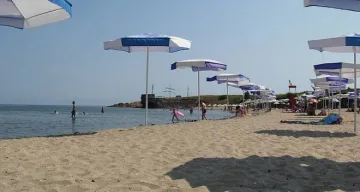 Премахват буните на плажа на къмпинг "Черноморец"