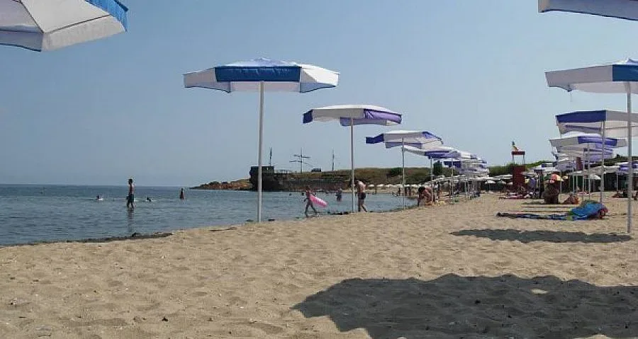 Премахват буните на плажа на къмпинг "Черноморец"