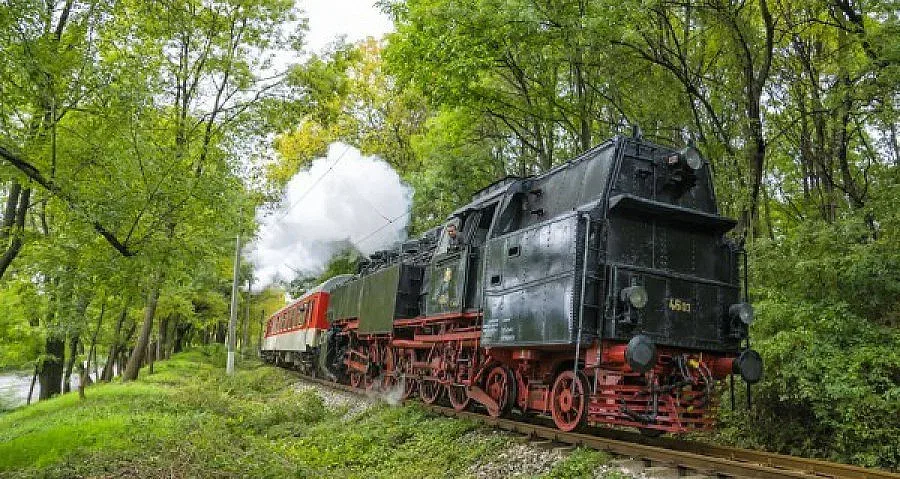Пускат ретро влак за Лазаровден и Цветница