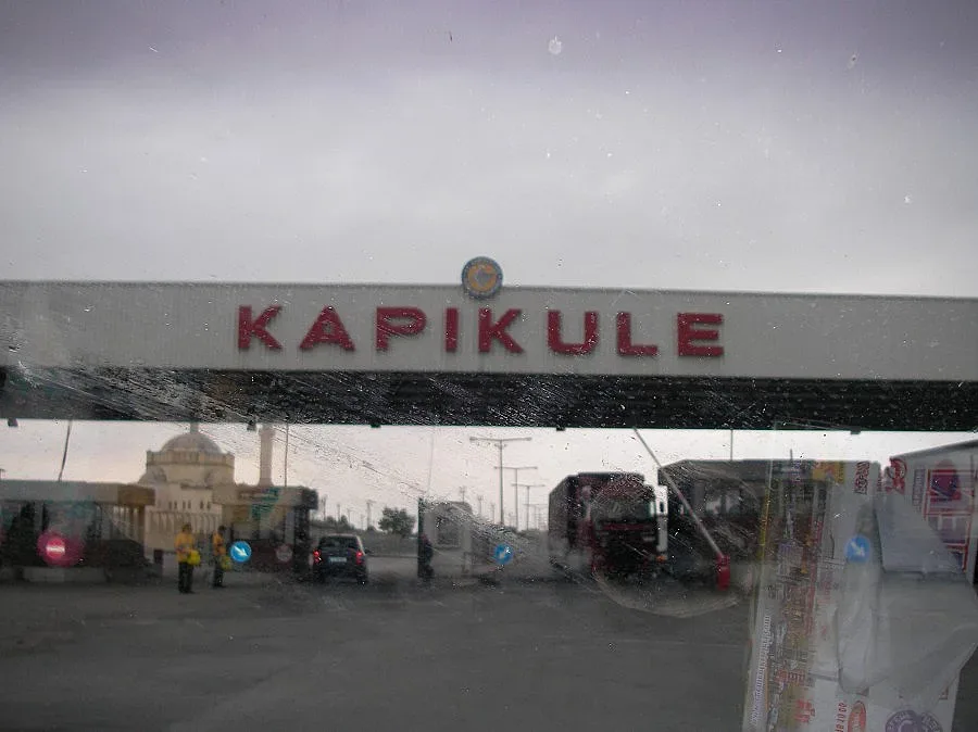 Започна гласуването за референдума в Турция