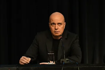 Слави даде 2 седмици на новия парламент