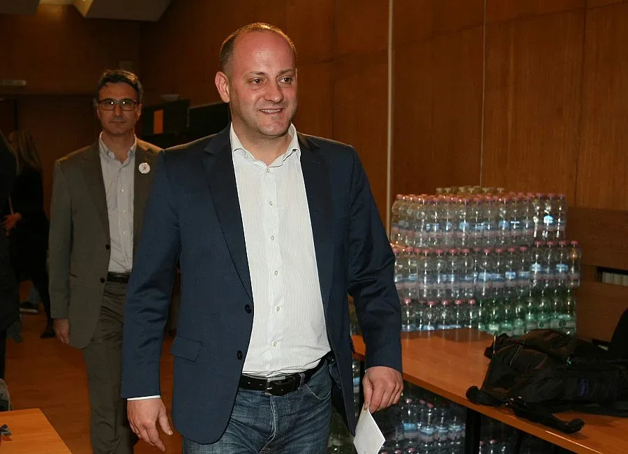 Радан Кънев се извини и подаде оставка