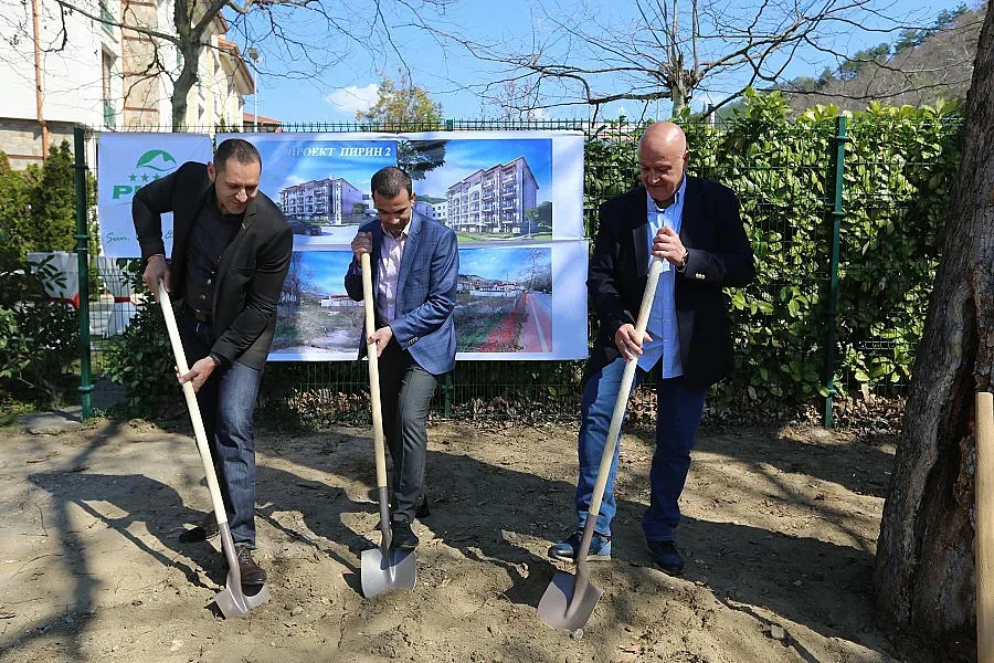 Символична първа копка на хотел "Пирин" в Сандански
