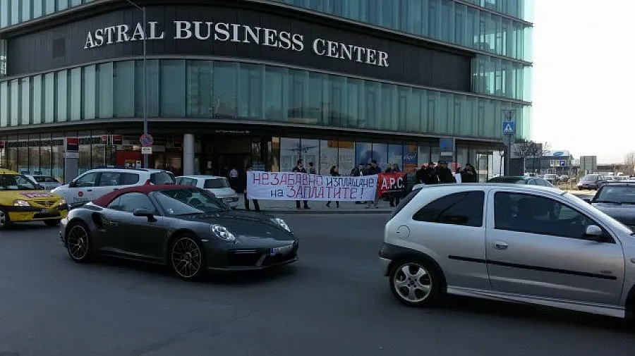 Служители на Макс Телеком излязоха на протест за неизплатени възнаграждения