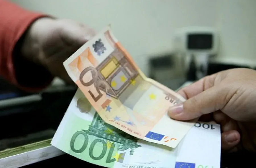 Взимаме заеми от банки в Германия, депозитите ни в Швейцария