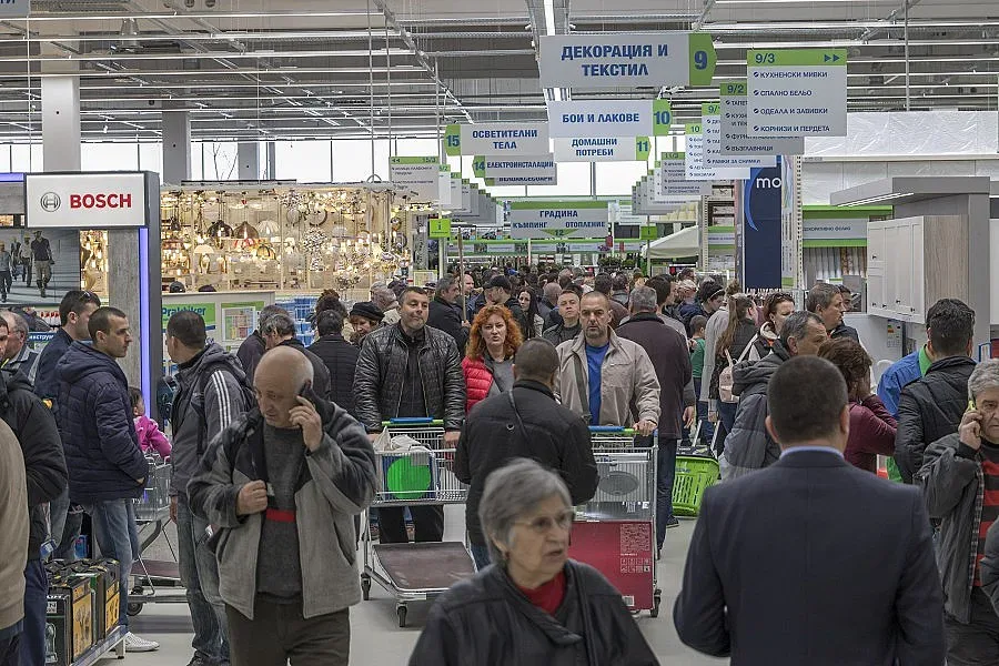 Изцяло обновеният „Практикер" в град Бургас отвори врати