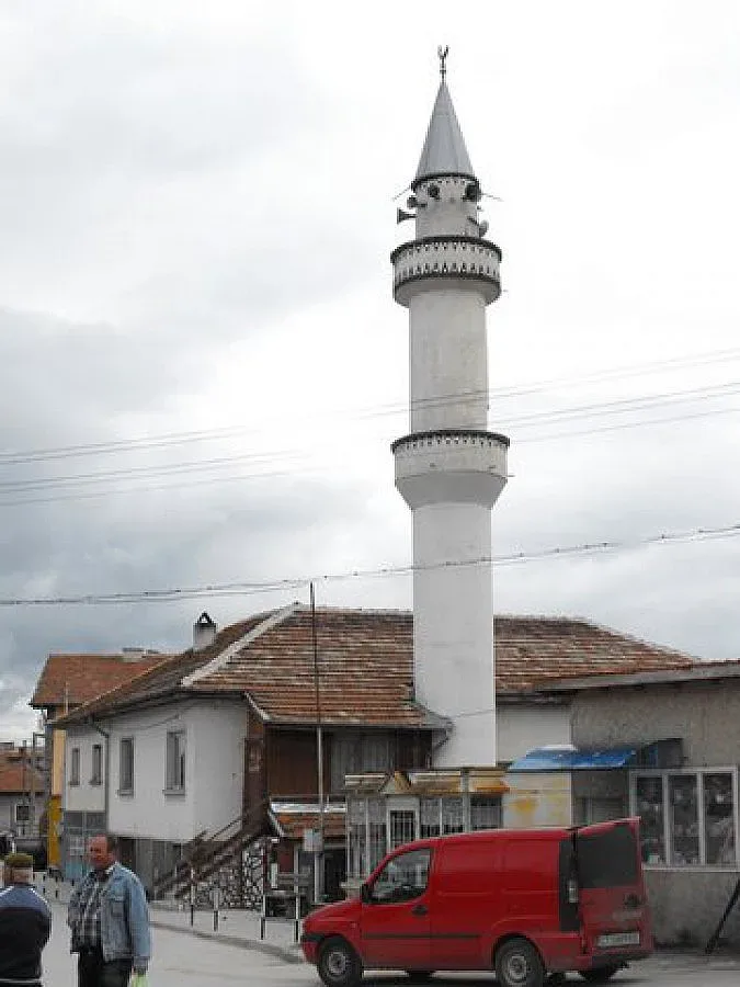 Имам тикнат в ареста за политическа агитация