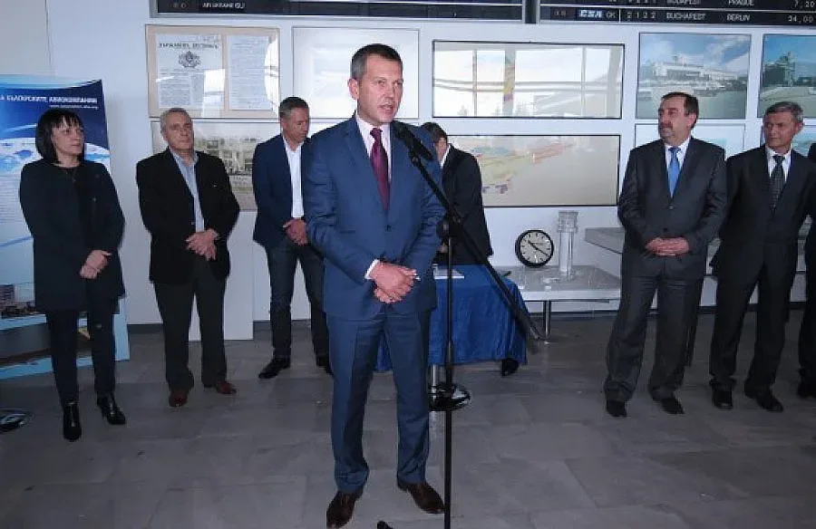 Пуснаха пощенска марка за 70-годишнината на авиацията ни