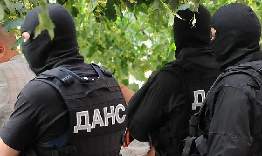 Гоним още двама турци от България