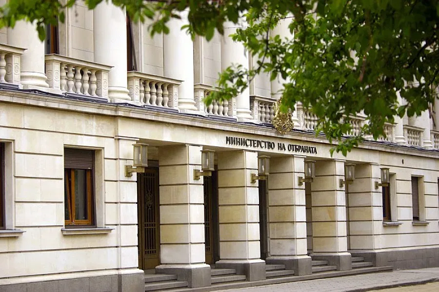 Уволниха и постоянния секретар на отбраната