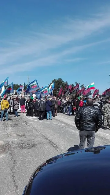 Протестиращи блокираха пътя за ГКПП „Малко Търново”