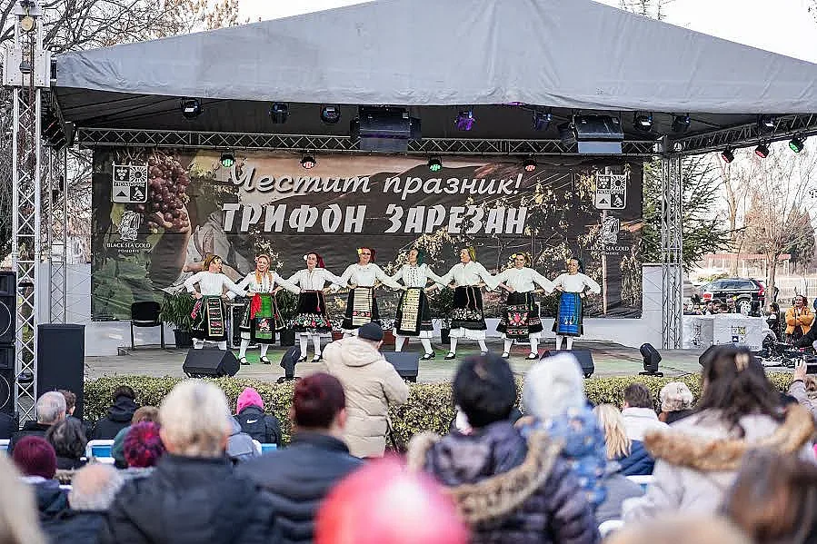 Black Sea Gold и Община Поморие посрещнаха заедно Трифон Зарезан