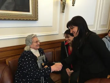 Караянчева: Кметове не вършат нищо