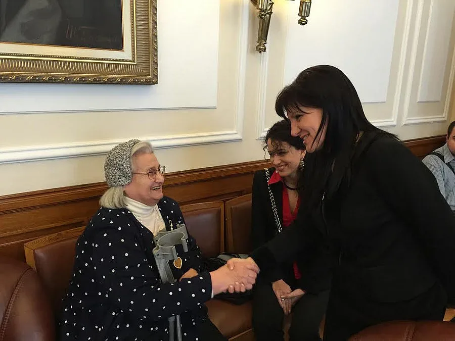 Караянчева: Кметове не вършат нищо