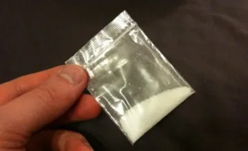 Хероин в кола с агитационни материали на партия