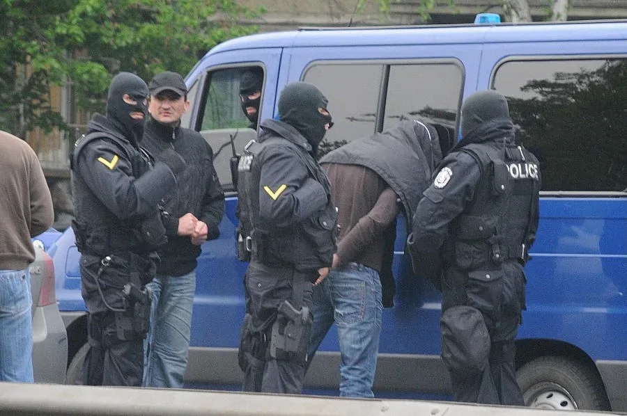 Задържаха четирима за дрога в столичен квартал