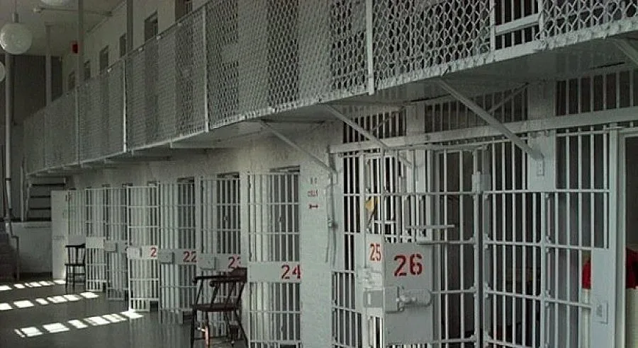 Тарашат затворите за дрога и алкохол