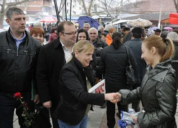 Елена Йончева: Битката не е за парламент, а за България