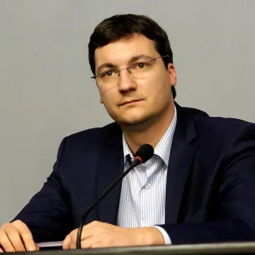 Трябва да убедим младите, че имат бъдеще в България
