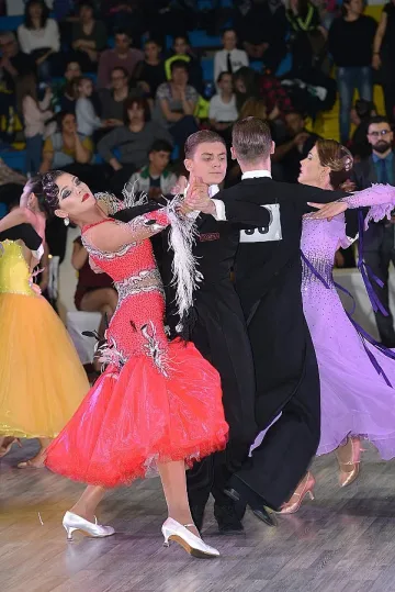 Двойки от 10 страни танцуваха на турнир в Монтана