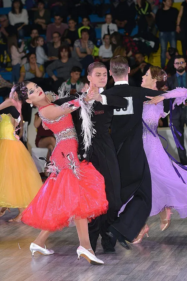 Двойки от 10 страни танцуваха на турнир в Монтана