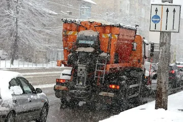 Голяма драма със снега в София. Снегорин се обърна