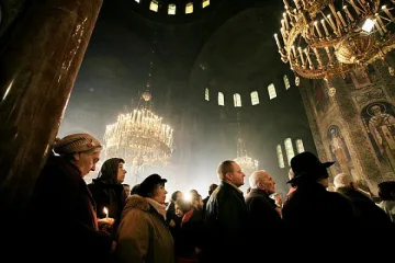 Днес е Кръстопоклонна неделя