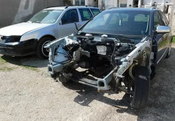 Издирват ямболия за крадени коли