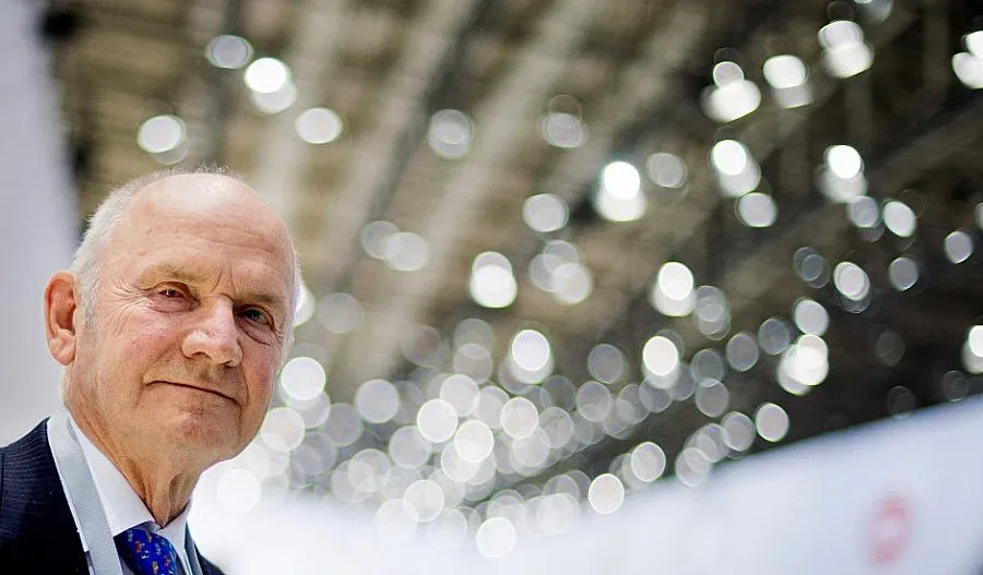 Фердинанд Пих продава акциите си в "Порше"