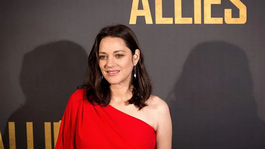 Марион Котияр роди момиченце