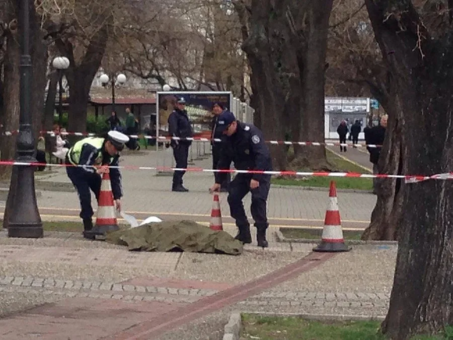 Мъж се гръмна пред общината в Стара Загора (Обновена)