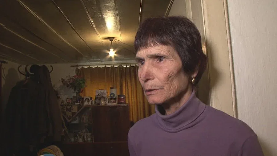 Младежи пребиха пенсионерка за 60 лв.