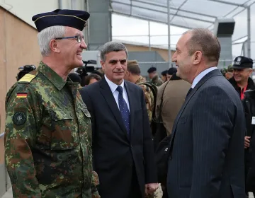 Янев: Имаме план при мигрантска вълна