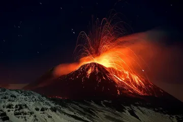 Етна изригна отново