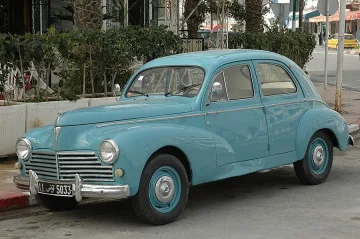 България се пълни със стари автомобили