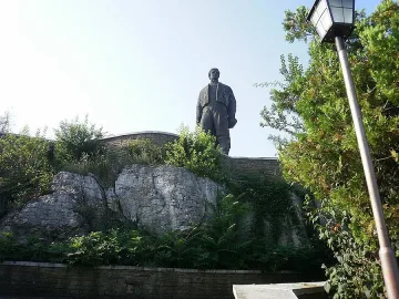 Реконструират най-големия паметник на Апостола