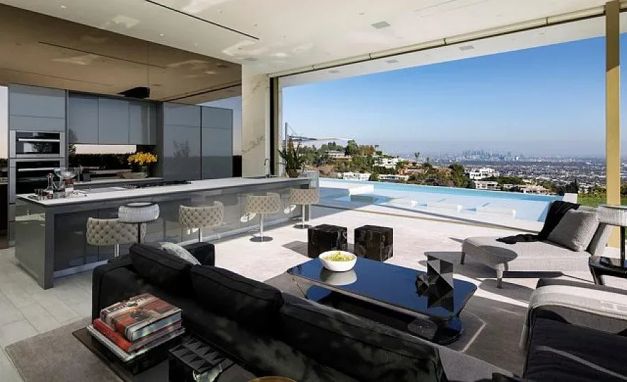 $100 млн. за имение