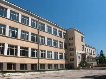 Намалиха парите за сигурност в училищата