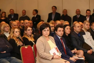 Корнелия обвини Бойко, че управлява с SMS-и