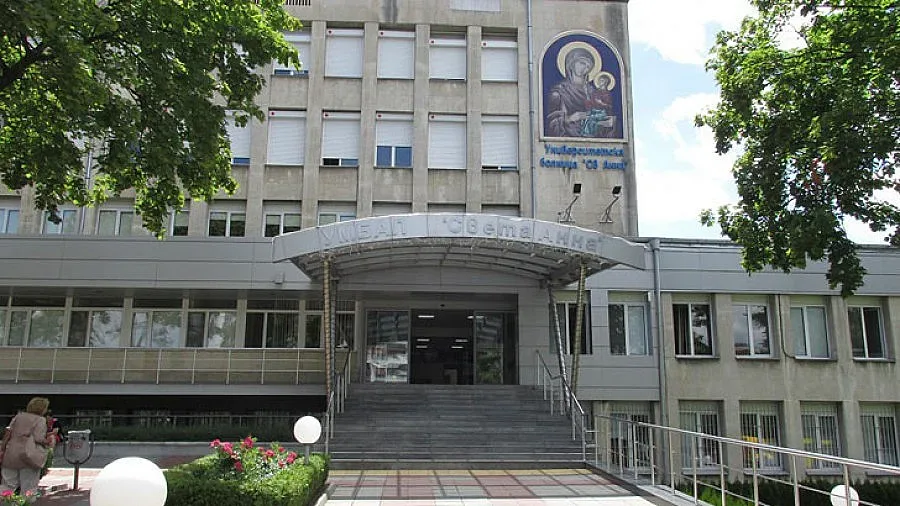 Спасяват прострелян охранител